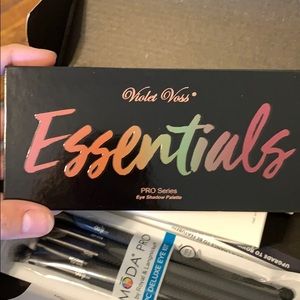 Violet Voss Makeup - Violet Voss Essentials Palette Violet Voss Makeup - Violet Voss Essentials Palette